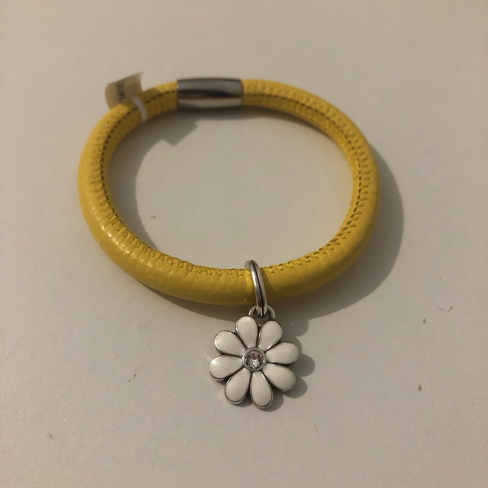 NWT Brighton Yellow Leather Woodstock Bracelet with White Daisy Grow Charm